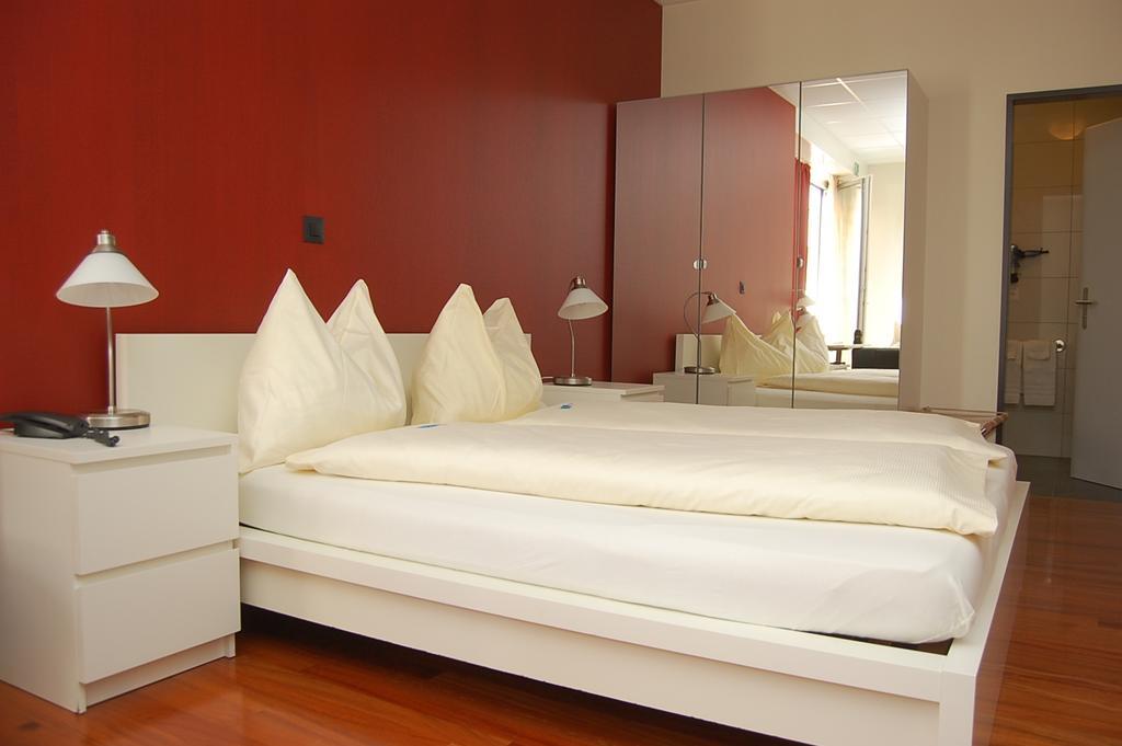 Hotel ซัวร์ซี ห้อง รูปภาพ